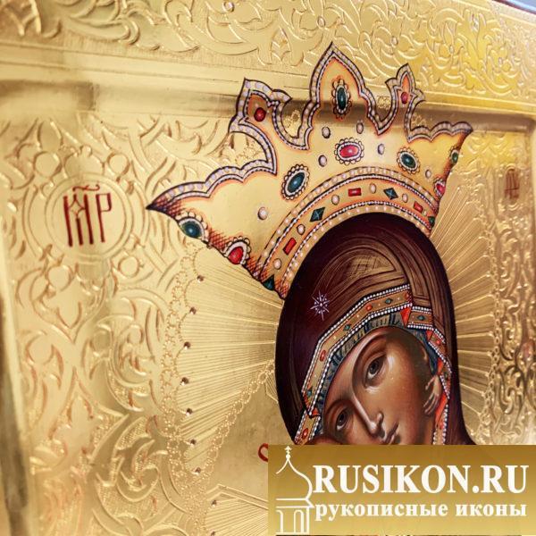 Владимирская икона Богородицы в технике чеканка по золоту